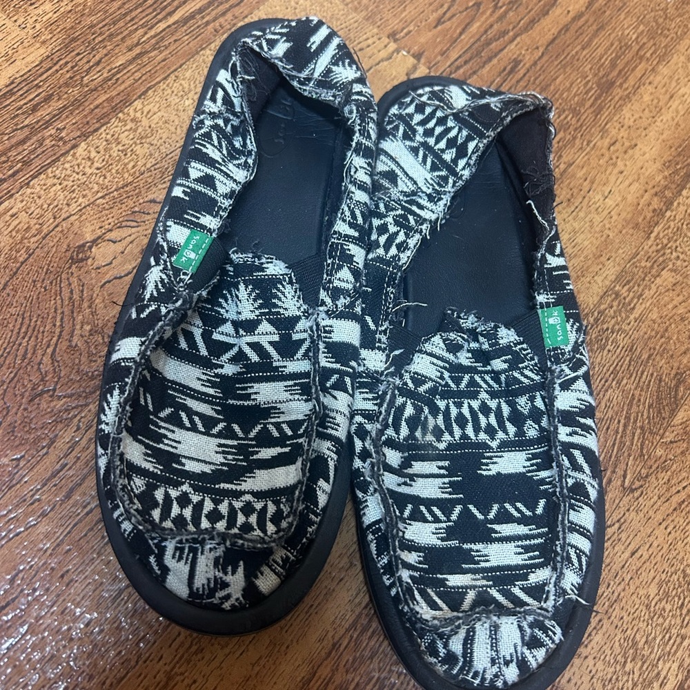 Sanuk 10